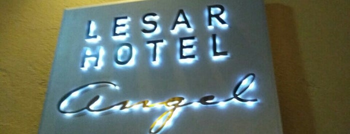 Lesar Hotel Angel is one of Orte, die Micha gefallen.