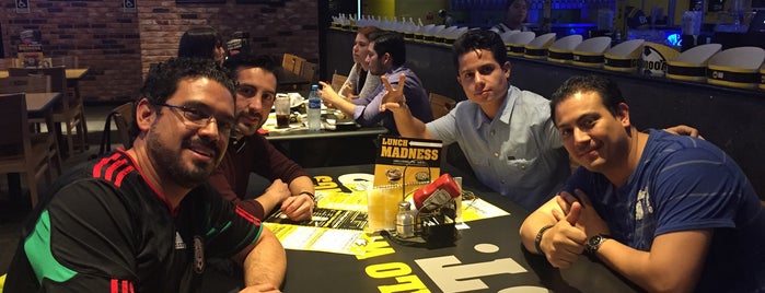 Buffalo Wild Wings is one of ac tividades.