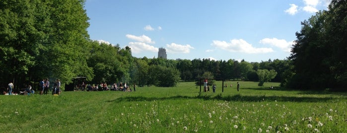 Hostivařský lesopark is one of Pražské parky.