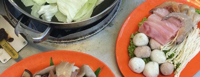 Hooi Kee Steamboat Restaurant 辉记海鲜火锅专店 is one of Ee Leenさんのお気に入りスポット.