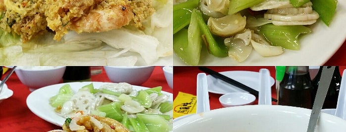 Foong Wei Heong Restaurant (风味小食馆) is one of Posti che sono piaciuti a Ee Leen.