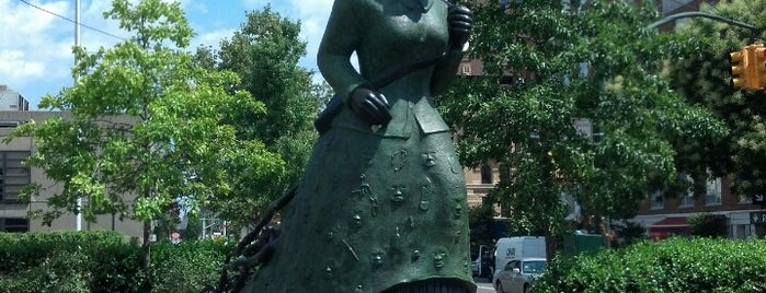 Harriet Tubman Memorial is one of สถานที่ที่บันทึกไว้ของ r.
