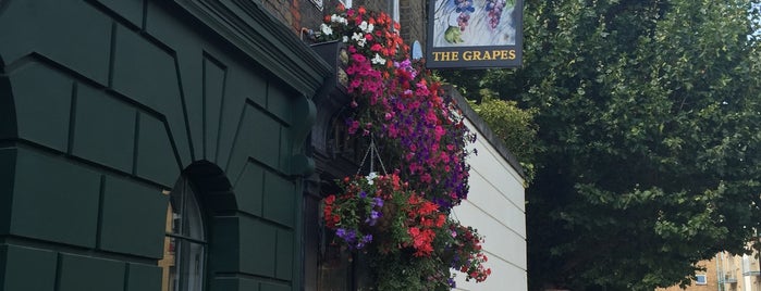 The Grapes is one of London drinking.