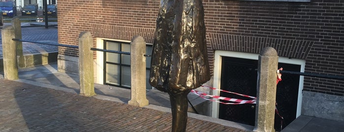 Statue of Anne Frank is one of Prinsengracht ❌❌❌.