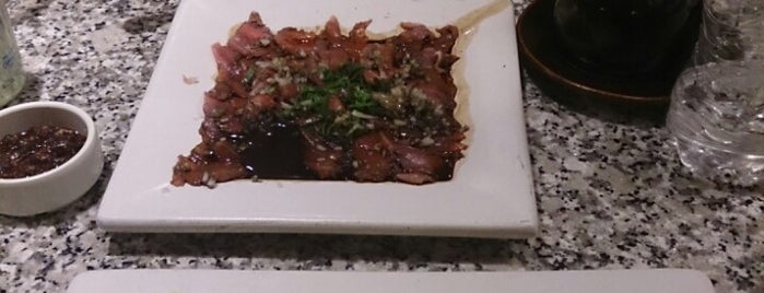 Sushi Roll is one of Locais curtidos por Vann.