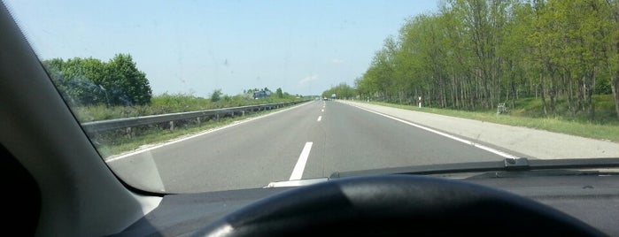 M5 60 Km is one of Hungarian roads.