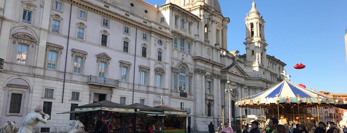 Piazza Navona is one of Tempat yang Disukai Gezen.