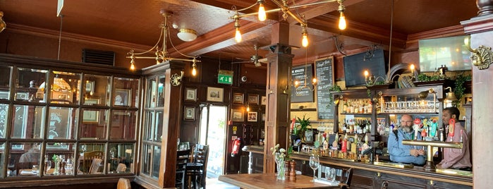 The Anglesea Arms is one of Tempat yang Disukai Gezen.