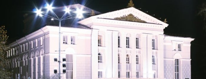 Пермский театр оперы и балета им. П. И. Чайковского is one of สถานที่ที่ Lara ถูกใจ.