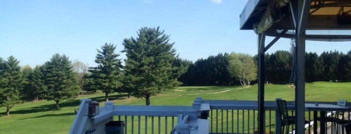 Derryfield Country Club is one of Lieux qui ont plu à Steph.