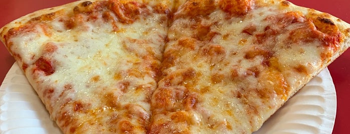 Romeo's Pizza is one of Pasadena Hangouts.