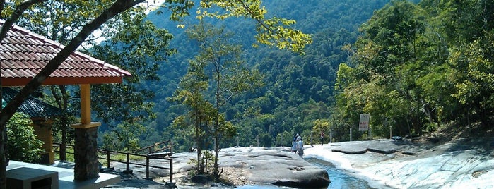 Seven Wells Waterfall (Air Terjun Telaga Tujuh) is one of Malaysia-Thai.