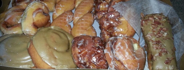 Donut Nook is one of Locais curtidos por Maggie.