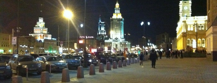 Комсомольская площадь (Площадь трёх вокзалов) is one of Шоссе, проспекты, площади и набережные Москвы.