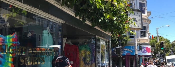 Haight-Ashbury T-Shirts is one of Donovanさんのお気に入りスポット.