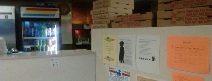 Trio's Pizza is one of Tempat yang Disimpan Andrew.
