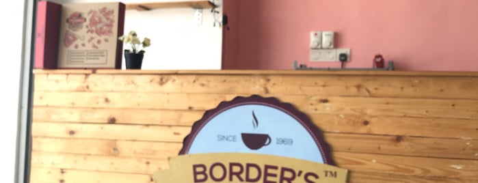 Border's Tea is one of Tempat yang Disukai ꌅꁲꉣꂑꌚꁴꁲ꒒.
