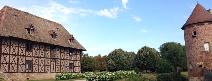 Chateau Grange de Riau is one of Tempat yang Disukai Eric T.