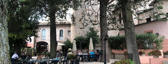 Bar Giardino is one of The Loyal Spoleto.
