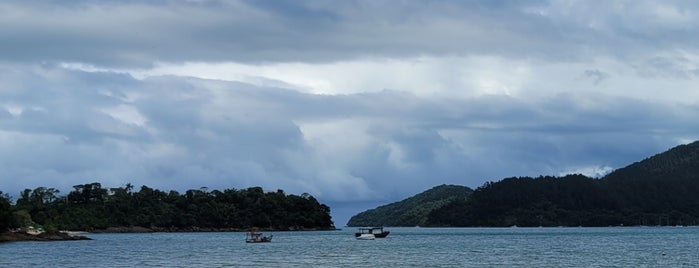 Praia Perequê-mirim is one of Guia de PRAIAS.