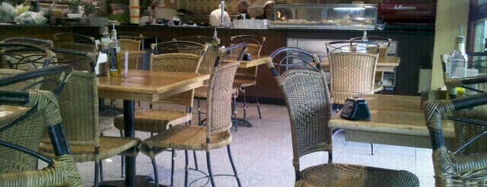 Café & Pizzaria Verdemar is one of Tempat yang Disukai Robson.