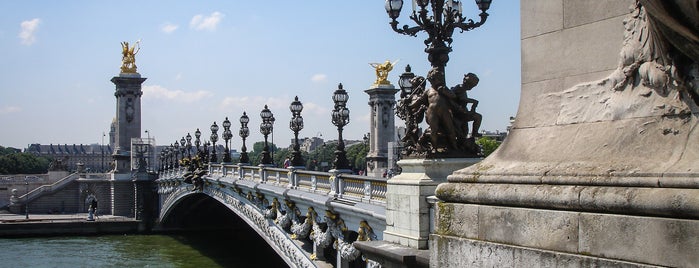 Pont Alexandre III is one of Lieux qui ont plu à Kate.