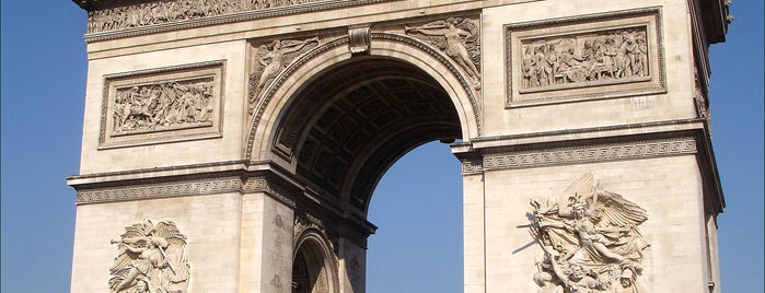 Arco de Triunfo is one of Paris.