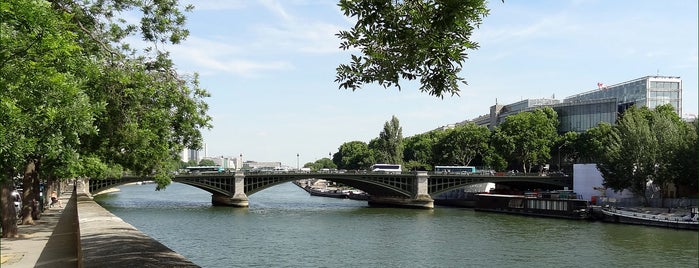 Pont Sully is one of Kateさんのお気に入りスポット.
