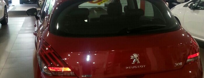 Peugeot SuperFrance is one of Alberto J S'ın Beğendiği Mekanlar.