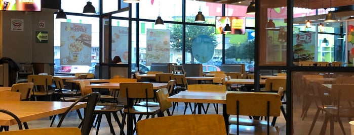 Burger King is one of Restaurantes.