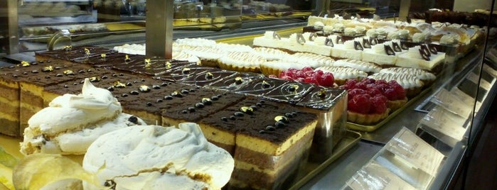 Sweet Patisserie & Cafe is one of Locais salvos de Lynne.