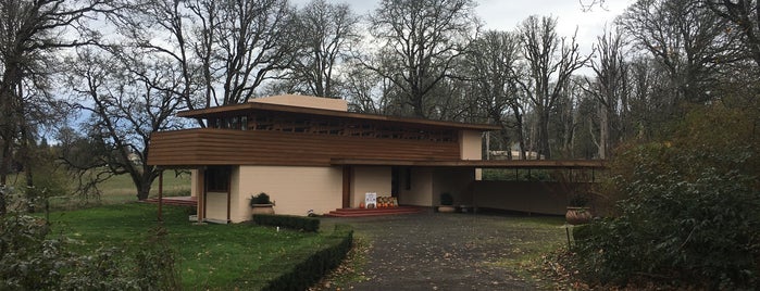 The Gordon House is one of Frank Lloyd Wright.