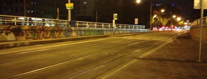 Tram Stop 30 -St Kilda Junction (3/3a/5/16/64/67) is one of สถานที่ที่ Christopher ถูกใจ.