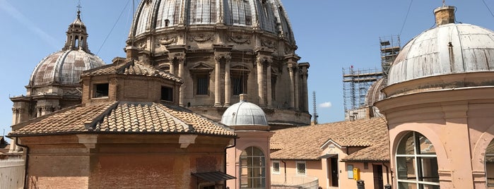 Kuppel der Basilika St. Peter is one of Rome.