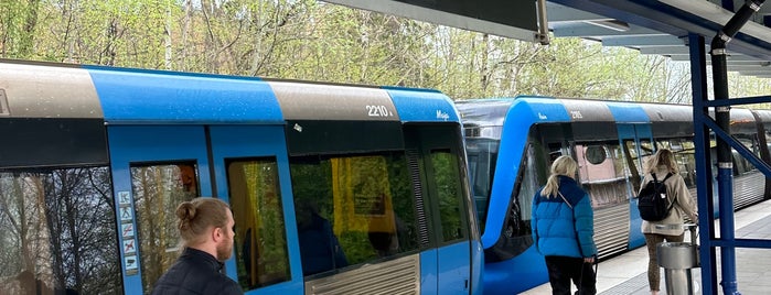Brommaplan T-Bana is one of Stockholm T-Bana (Tunnelbana/Metro/U-Bahn).