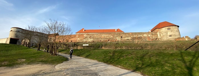 Zamek a Hrad Dolni Kounice is one of Orte, die Radoslav gefallen.