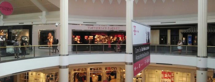 Victoria's Secret is one of Shop til You Drop! 💳.