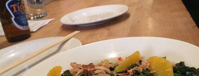 Momofuku Noodle Bar is one of Locais curtidos por Paula.