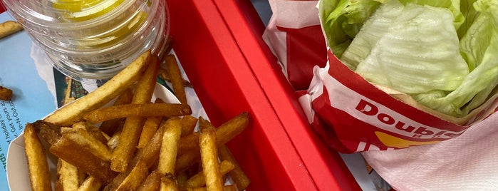 In-N-Out Burger is one of Locais curtidos por Marsha.