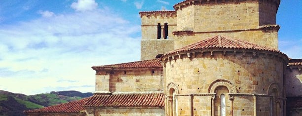 Colegiata de Castañeda is one of Pueblos y sitios para visitar en Cantabria.