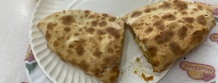 Flafel pie is one of اكلات خفيفه فطور.