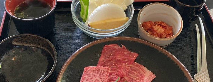 炭火焼肉やまがき 藤原台店 is one of オススメの焼肉.