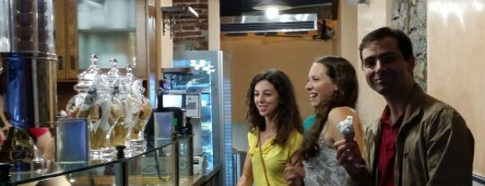 Viganotti Gelateria is one of Lugares favoritos de Laura.