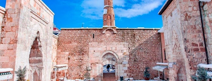 Hızırbey Merkez Camii is one of Gittiğim Yerler.