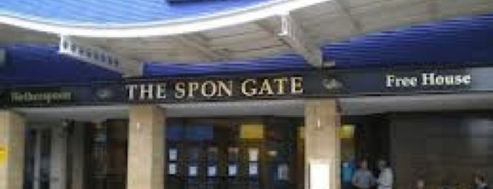 The Spon Gate (Wetherspoon) is one of Tempat yang Disukai Carl.