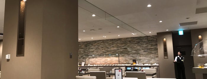 The Emirates Lounge is one of สถานที่ที่ Joao ถูกใจ.