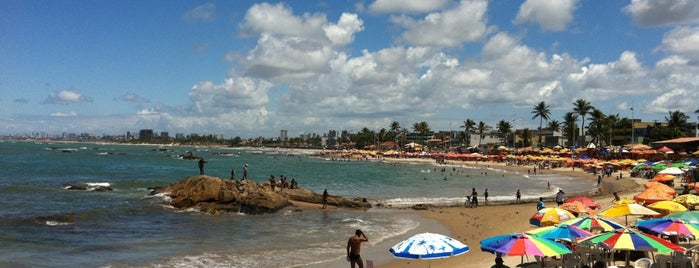 Praia de Itapuã is one of Lugares etc..