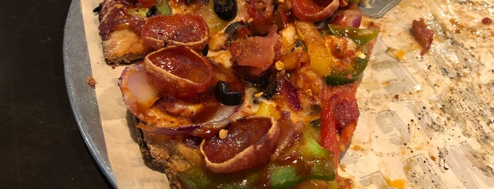 Blast 825 Pizza is one of Locais salvos de Sarah.
