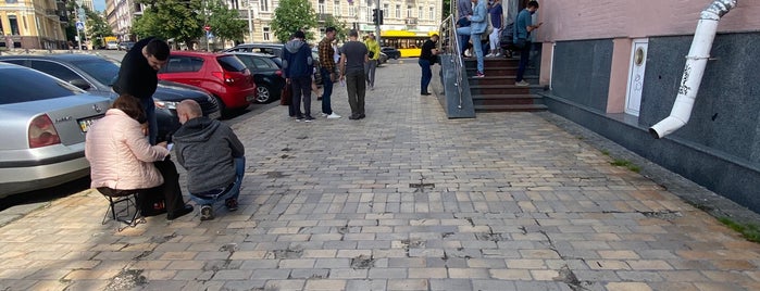 Головне управління Національної поліції України у місті Києві is one of Вазик.