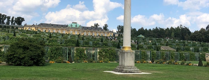 Schloss Sanssouci is one of V͜͡l͜͡a͜͡d͜͡y͜͡S͜͡l͜͡a͜͡v͜͡a͜͡ 님이 좋아한 장소.